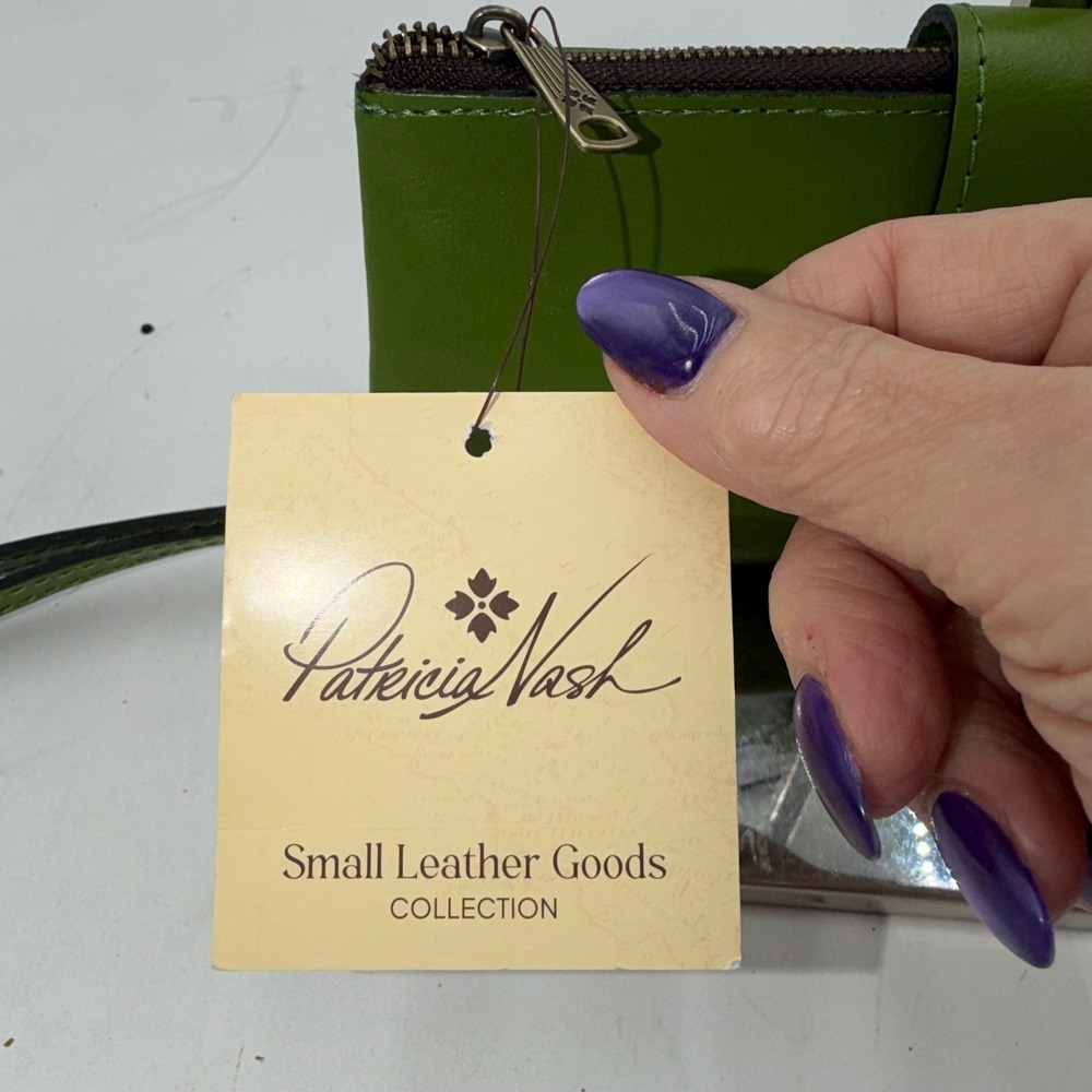 Patricia Nash Vintage Distress Annesley Wallet Foliage Green Leather RFID - Picture 2 of 10